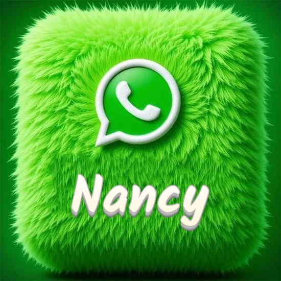 Cubo gigante cubierto de suave pelaje verde con el logotipo blanco de WhatsApp en 3D incrustado. Nombre en blanco suave que sigue la textura del pelaje en la parte inferior. Diseño con el nombre Nancy.