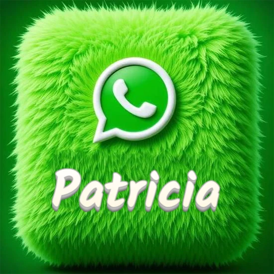 Cubo gigante cubierto de suave pelaje verde con el logotipo blanco de WhatsApp en 3D incrustado. Nombre en blanco suave que sigue la textura del pelaje en la parte inferior. Diseño con el nombre Patricia.