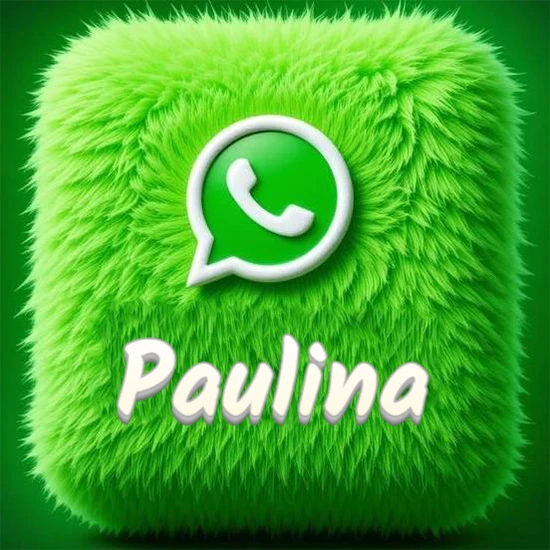 Cubo gigante cubierto de suave pelaje verde con el logotipo blanco de WhatsApp en 3D incrustado. Nombre en blanco suave que sigue la textura del pelaje en la parte inferior. Diseño con el nombre Paulina.