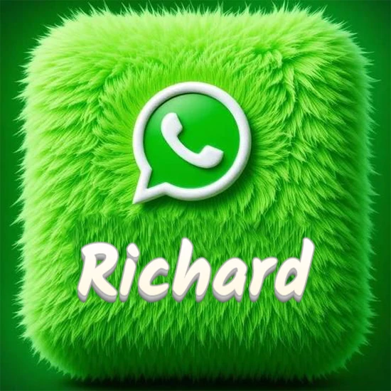 Cubo gigante cubierto de suave pelaje verde con el logotipo blanco de WhatsApp en 3D incrustado. Nombre en blanco suave que sigue la textura del pelaje en la parte inferior. Diseño con el nombre Richard.