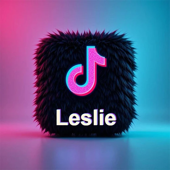 Cubo de pelaje negro oscuro con logotipo brillante de TikTok en fucsia y turquesa. Fondo degradado rosa y azul. Nombre destacado en blanco brillante en la base. Diseño con el nombre Leslie.