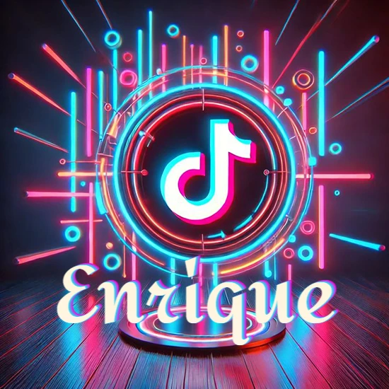 Escenario vibrante iluminado con luces de neón rojas y azules. Círculo de luz central con logotipo de TikTok. Nombre en una base circular iluminada sobre el suelo de madera. Diseño con el nombre Enrique.