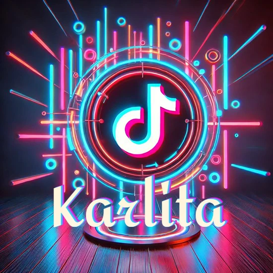 Escenario vibrante iluminado con luces de neón rojas y azules. Círculo de luz central con logotipo de TikTok. Nombre en una base circular iluminada sobre el suelo de madera. Diseño con el nombre Karlita.