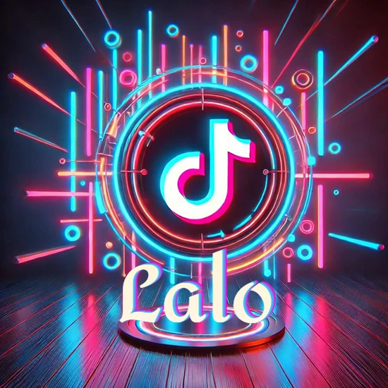 Escenario vibrante iluminado con luces de neón rojas y azules. Círculo de luz central con logotipo de TikTok. Nombre en una base circular iluminada sobre el suelo de madera. Diseño con el nombre Lalo.