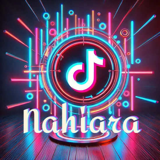 Escenario vibrante iluminado con luces de neón rojas y azules. Círculo de luz central con logotipo de TikTok. Nombre en una base circular iluminada sobre el suelo de madera. Diseño con el nombre Nahiara.