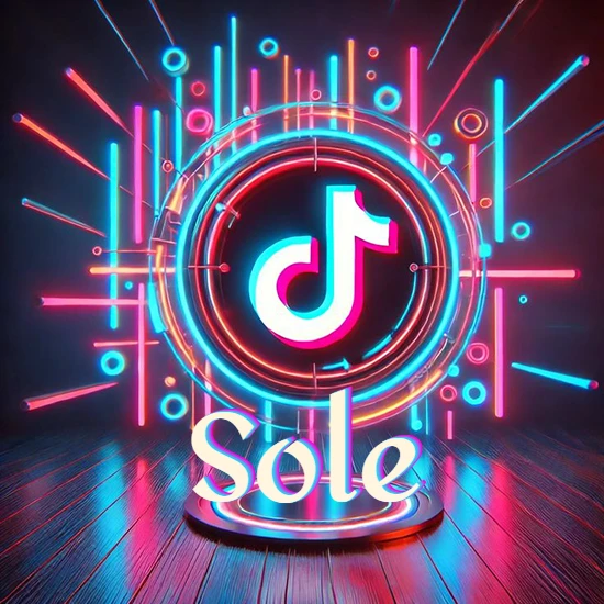 Escenario vibrante iluminado con luces de neón rojas y azules. Círculo de luz central con logotipo de TikTok. Nombre en una base circular iluminada sobre el suelo de madera. Diseño con el nombre Sole.