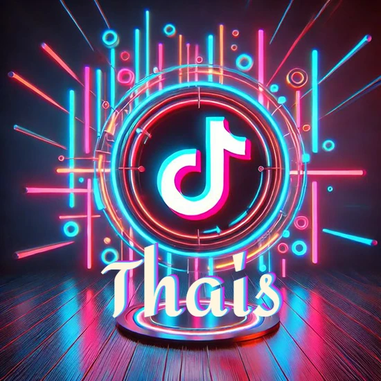 Escenario vibrante iluminado con luces de neón rojas y azules. Círculo de luz central con logotipo de TikTok. Nombre en una base circular iluminada sobre el suelo de madera. Diseño con el nombre Thais.