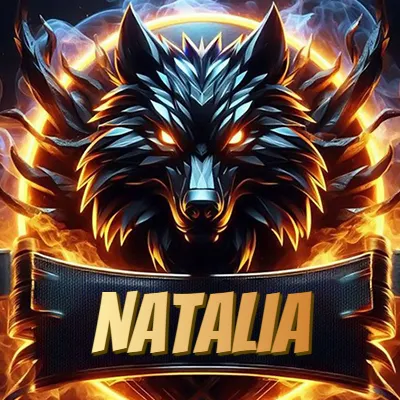 Diseño agresivo y poderoso de cabeza de lobo con ojos brillantes y halo de fuego, nombre incluido. - Natalia
