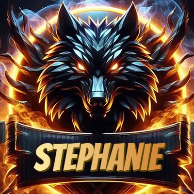 Diseño agresivo y poderoso de cabeza de lobo con ojos brillantes y halo de fuego, nombre incluido. - Stephanie