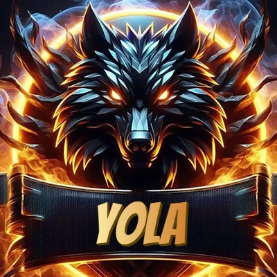 Cabeza de lobo digital imponente con diseño afilado y ángulos geométricos, rodeada por un halo circular de llamas ardientes y humo ascendente que transmite poder y control. El nombre Yola está escrito en negrita ligeramente inclinada dentro de una cinta negra curva justo debajo de la cabeza del lobo.