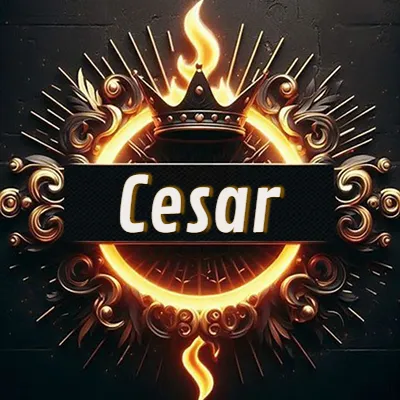 Diseño circular real con adornos dorados, llama de fuego detrás de una corona negra pequeña y nombre en blanco. - Cesar