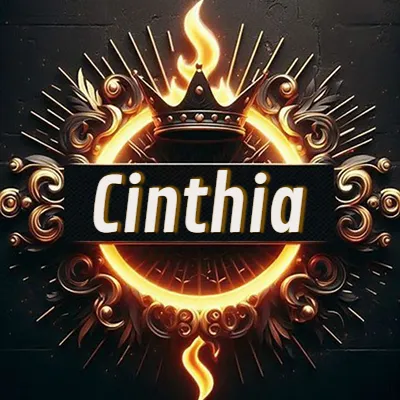 Diseño circular real con adornos dorados, llama de fuego detrás de una corona negra pequeña y nombre en blanco. - Cinthia