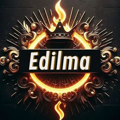 Diseño circular real con adornos dorados, llama de fuego detrás de una corona negra pequeña y nombre en blanco. - Edilma Diseño circular real con adornos dorados, llama de fuego detrás de una corona negra pequeña y nombre en blanco. - Edilma