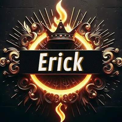 Diseño circular real con adornos dorados, llama de fuego detrás de una corona negra pequeña y nombre en blanco. - Erick