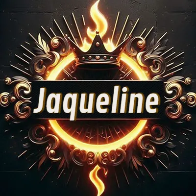 Diseño circular real con adornos dorados, llama de fuego detrás de una corona negra pequeña y nombre en blanco. - Jaqueline