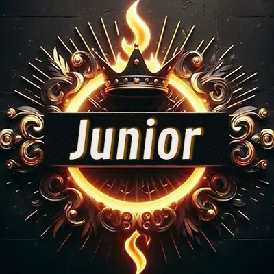 Diseño circular real con adornos dorados, llama de fuego detrás de una corona negra pequeña y nombre en blanco. - Junior