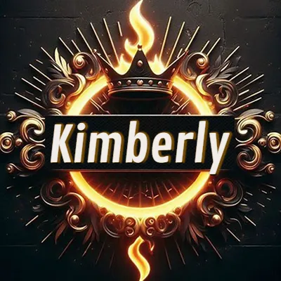 Diseño circular real con adornos dorados, llama de fuego detrás de una corona negra pequeña y nombre en blanco. - Kimberly