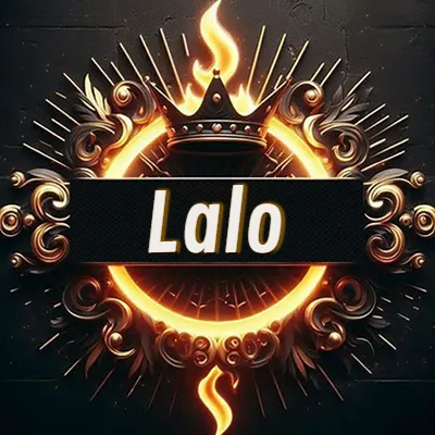 Diseño circular real con adornos dorados, llama de fuego detrás de una corona negra pequeña y nombre en blanco. - Lalo