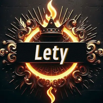 Diseño circular real con adornos dorados, llama de fuego detrás de una corona negra pequeña y nombre en blanco. - Lety