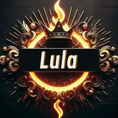 Diseño circular real con adornos dorados, llama de fuego detrás de una corona negra pequeña y nombre en blanco. - Lula