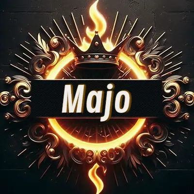 Diseño circular real con adornos dorados, llama de fuego detrás de una corona negra pequeña y nombre en blanco. - Majo