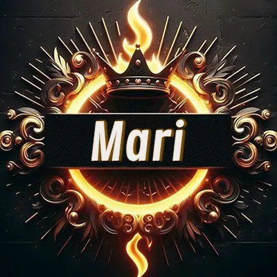 Panel artístico circular con una llama dorada y una corona negra en el centro, rodeado de ornamentos espirales dorados entrelazados que emanan una luz cálida sobre un fondo de muro de piedra oscura. El nombre Mari está escrito en blanco destacado dentro de un rectángulo negro horizontal que cruza la mitad del diseño circular.
