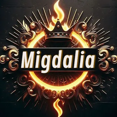 Diseño circular real con adornos dorados, llama de fuego detrás de una corona negra pequeña y nombre en blanco. - Migdalia