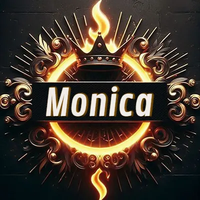 Diseño circular real con adornos dorados, llama de fuego detrás de una corona negra pequeña y nombre en blanco. - Monica