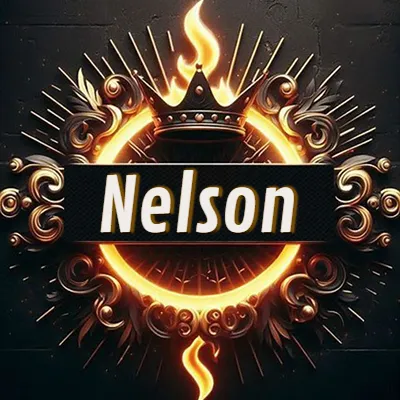 Diseño circular real con adornos dorados, llama de fuego detrás de una corona negra pequeña y nombre en blanco. - Nelson