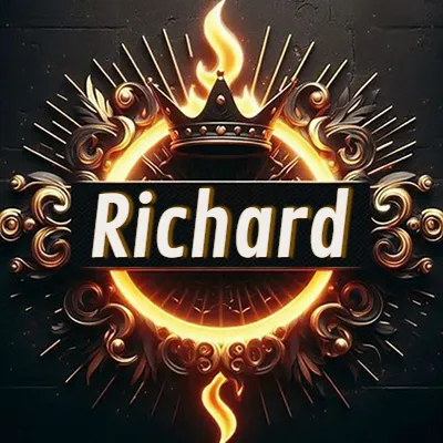 Diseño circular real con adornos dorados, llama de fuego detrás de una corona negra pequeña y nombre en blanco. - Richard