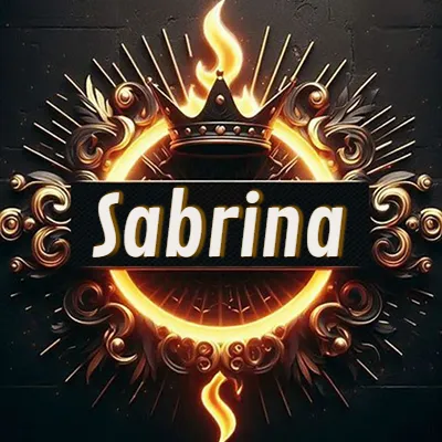 Diseño circular real con adornos dorados, llama de fuego detrás de una corona negra pequeña y nombre en blanco. - Sabrina