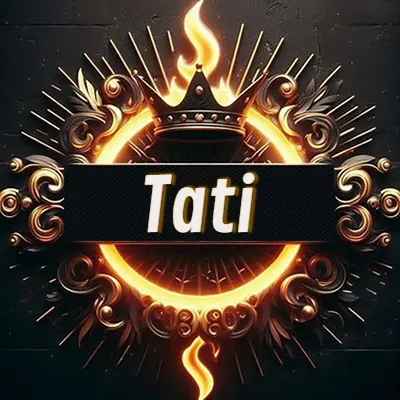 Diseño circular real con adornos dorados, llama de fuego detrás de una corona negra pequeña y nombre en blanco. - Tati