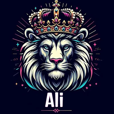 Rostro de león blanco y azul con expresiones serenas y seguras, llevando una corona real engastada con gemas púrpuras y perlas, con un fondo de líneas de luz coloridas que asemejan estrellas. El nombre Ali está escrito en una tipografía vertical simple debajo de la barbilla del león en el centro de la imagen.