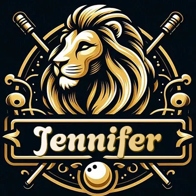 Logo clásico de cabeza de león en oro mate dentro de marco circular, nombre en rectángulo dorado. - Jennifer