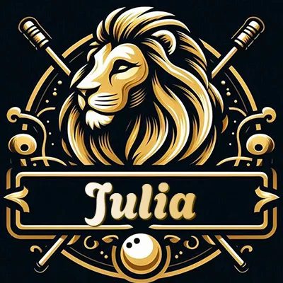 Logo clásico de cabeza de león en oro mate dentro de marco circular, nombre en rectángulo dorado. - Julia Logo clásico de cabeza de león en oro mate dentro de marco circular, nombre en rectángulo dorado. - Julia