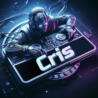 Personaje DJ robot con diseño futurista, usando auriculares y parado frente a una consola de música avanzada que emite luz azul neón y cables conectados. El nombre Cris está escrito en 3D destacado sobre la consola de música en la parte frontal de la imagen.