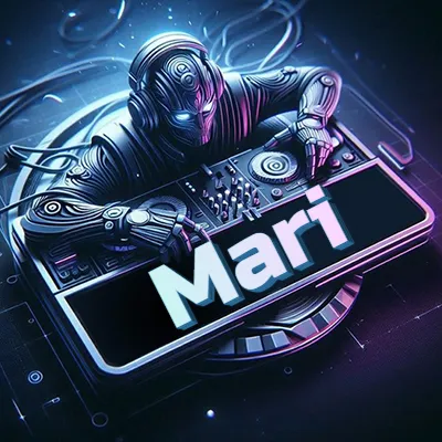 Personaje DJ robot con diseño futurista, usando auriculares y parado frente a una consola de música avanzada que emite luz azul neón y cables conectados. El nombre Mari está escrito en 3D destacado sobre la consola de música en la parte frontal de la imagen.